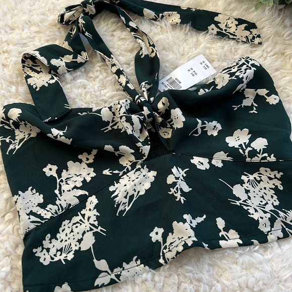 Abercrombie Knot-Front Cutout Halter Top - Picture 3 of 4